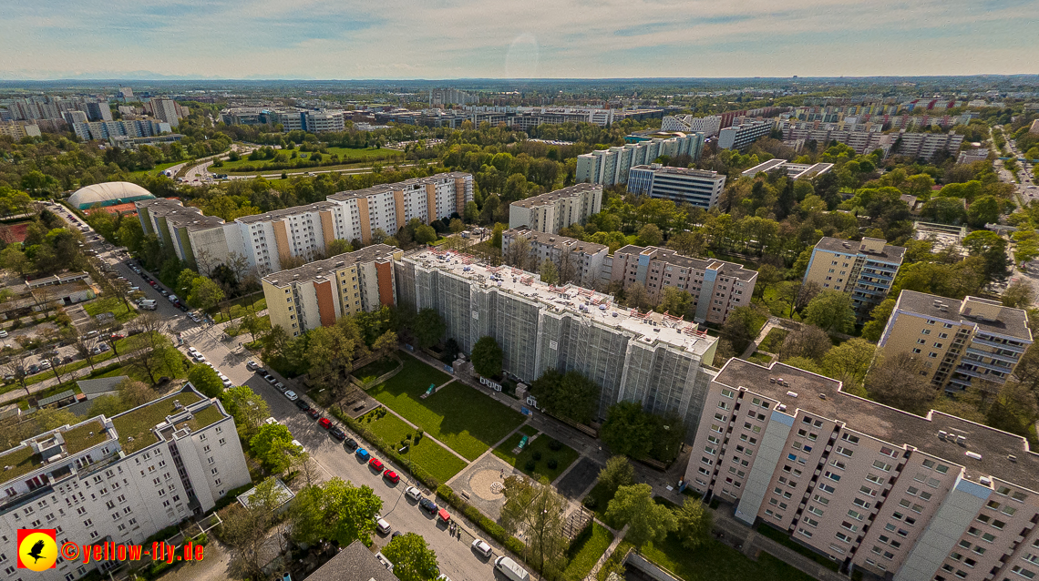 04.05.2023 - Luftbilder von der Fassadensanierung an der Kurt-Eisner-Straße in Neuperlach